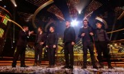 Take That au X Factor 12-12-2010 4b5580111017144