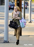 Dakota Fanning walks to School on a chilly Morning in L.A